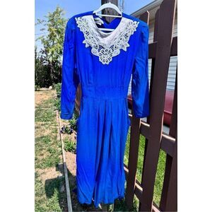 Vintage royal blue dress white crocheted collar sz 12 Korea waist long sleeve ei